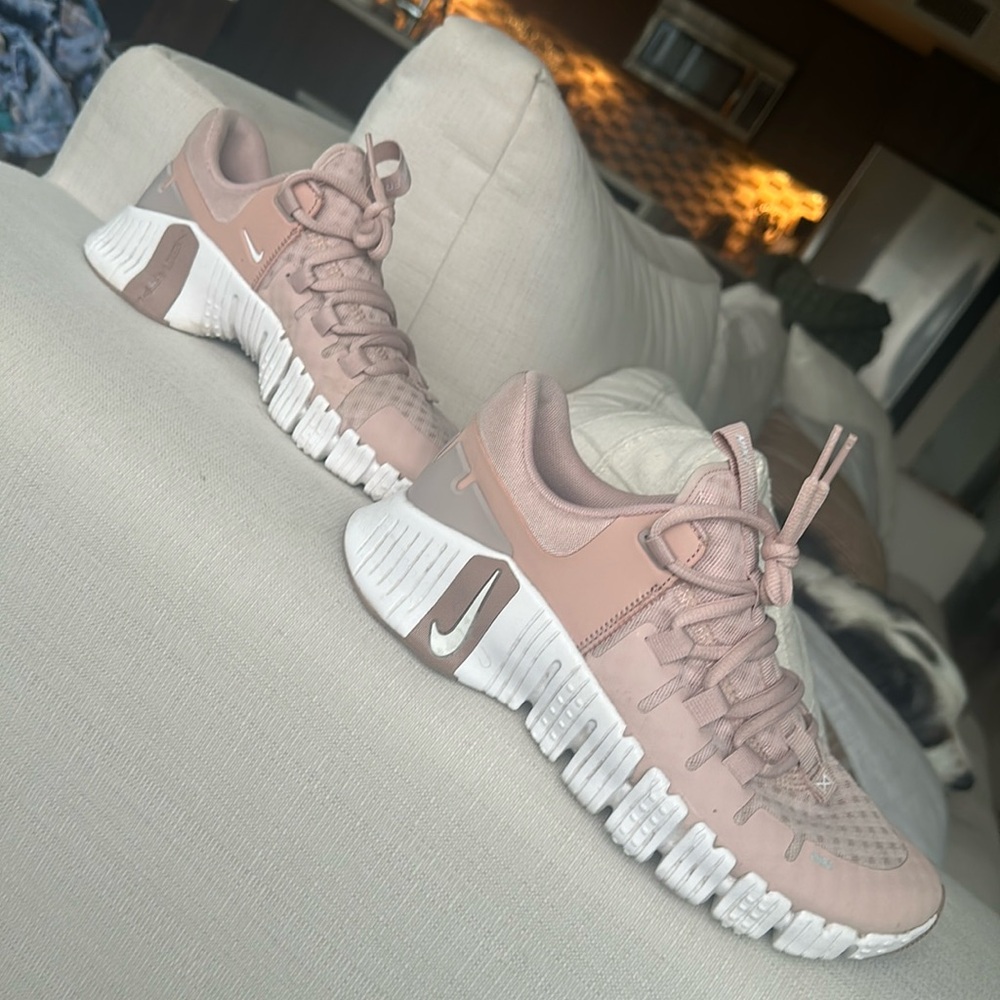 NIKE METCON CROSS TRAINERS